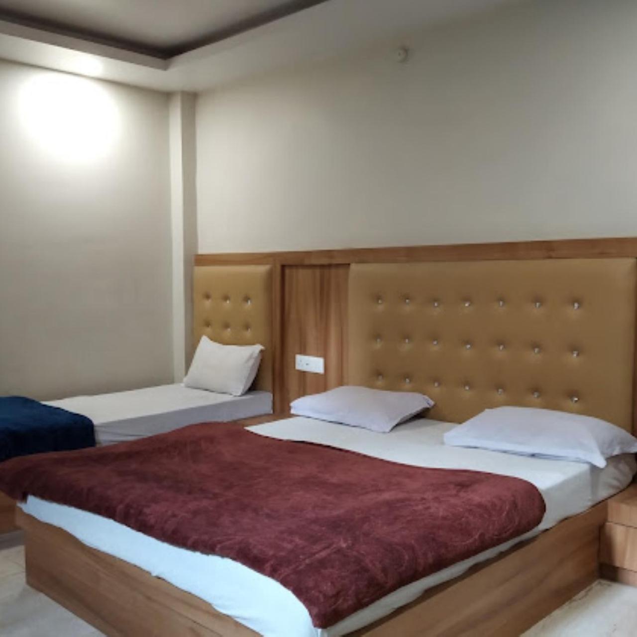 New Kumar Hotel & Banquet Λάκναου Εξωτερικό φωτογραφία