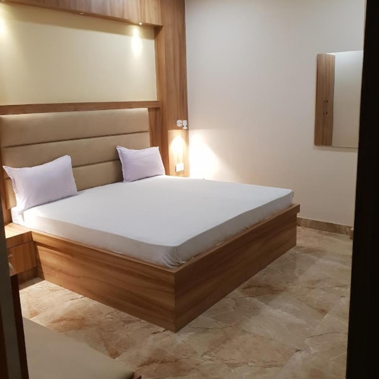 New Kumar Hotel & Banquet Λάκναου Εξωτερικό φωτογραφία