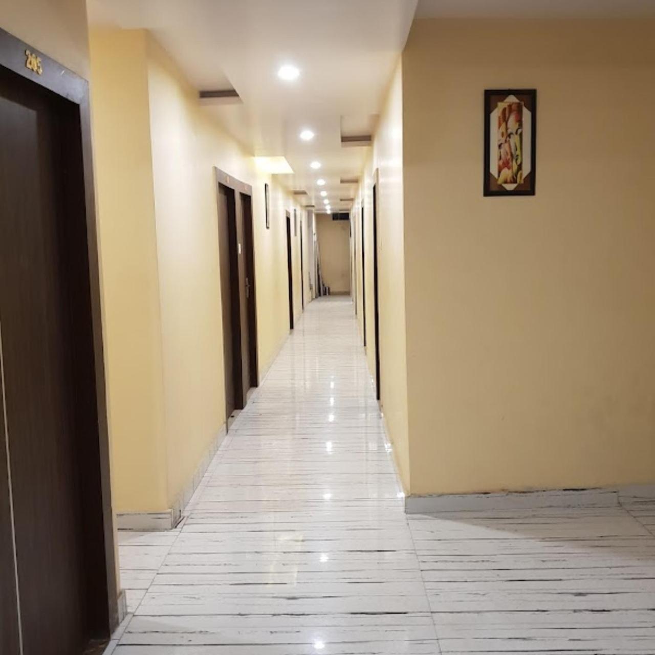 New Kumar Hotel & Banquet Λάκναου Εξωτερικό φωτογραφία
